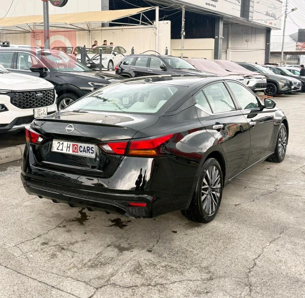 نيسان ألتيما